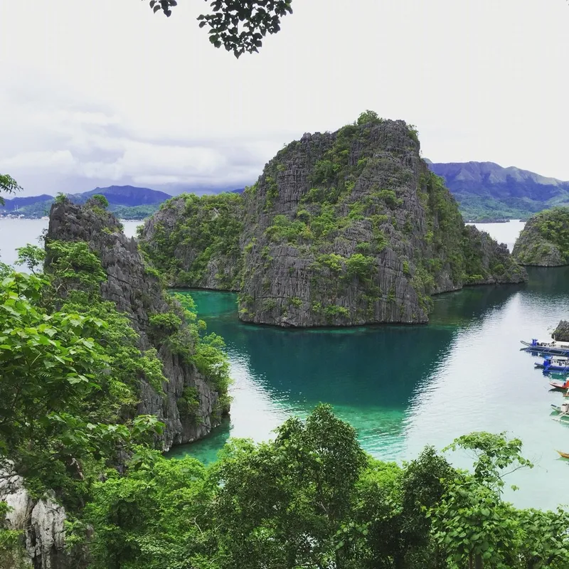 Kayangan Lake