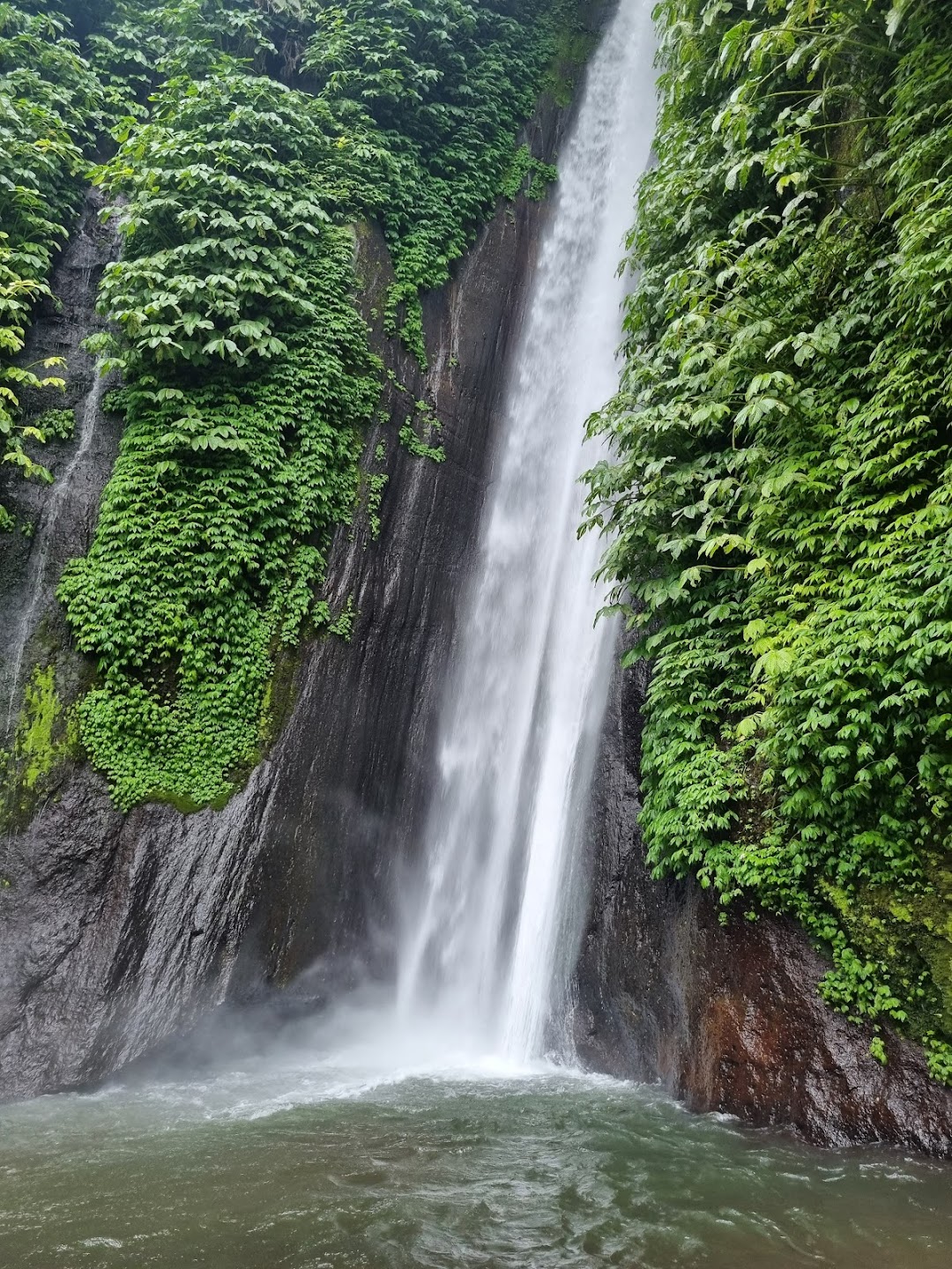 Munduk Waterfalls Hiking Trail