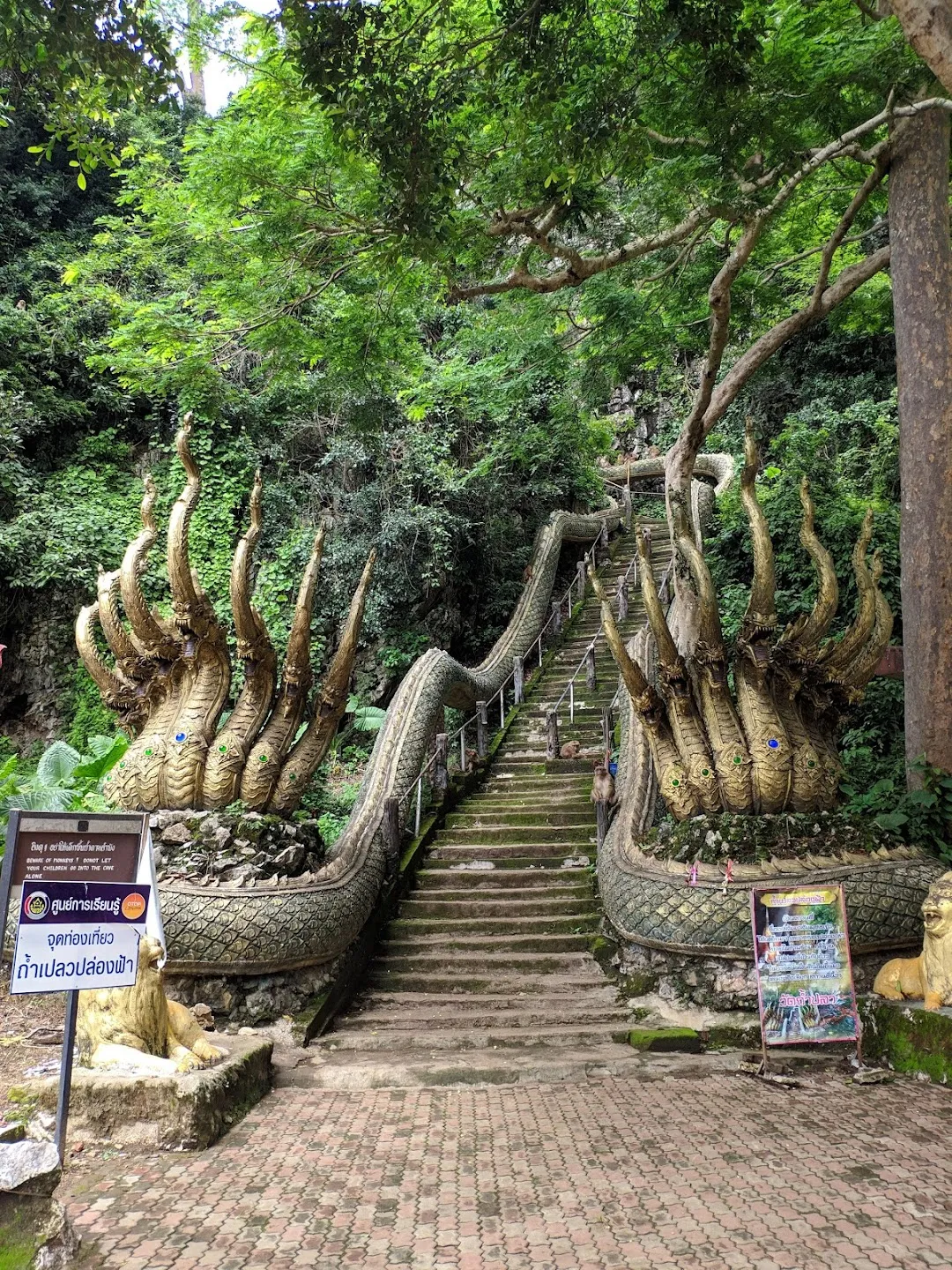 ワット・タム・プラー(フィッシュ・ケーブ寺院)
