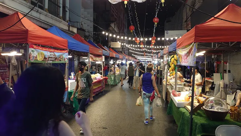 Talad Rod Daeng Nachtmarkt